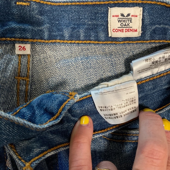 Levi’s White Oak Cone Denim Wedgie Jeans with Raw Hem - Picture 2 of 8